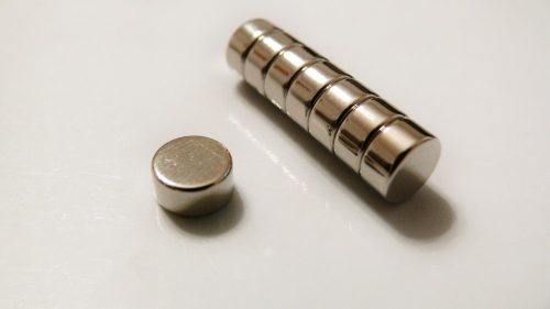 Magnet Neodymium 4X2 mm (adeziv magnetic, pentru baterie)